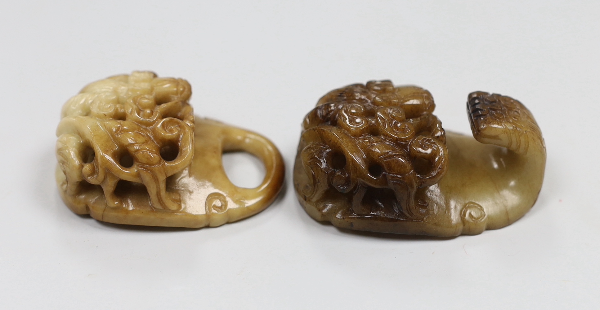 A Chinese cream and russet jade two piece belt buckle, 17th century